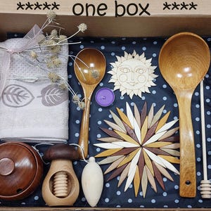 Caja Hygge, Caja de regalos de inauguración de la casa, Regalo de cesta para el nuevo hogar, caja de regalo de madera, cuchara de madera, regalo de cumpleaños, regalo de bodas, regalo de acción de gracias.