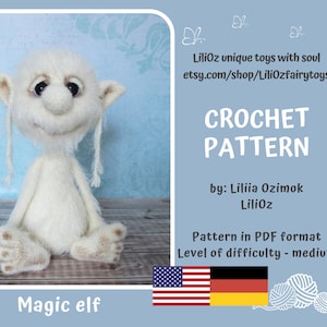 Puede incluir: Patrón de crochet para un juguete amigurumi de elfo mágico blanco. El patrón está disponible en formato PDF y tiene una dificultad media. La imagen muestra el juguete terminado sentado en una superficie de madera. El patrón está disponible en LiliOz en Etsy.