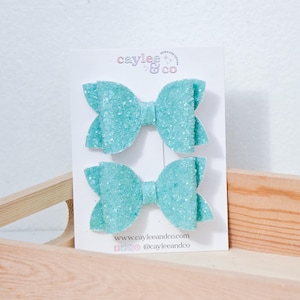 Türkis Feenstaub Schweinchen Schleifen Set | Zopf-Haarbögen | Schweinchen Bogen Set | Mini Bögen | Haarspange | Mädchen Haarschleife | Glitzer Bögen