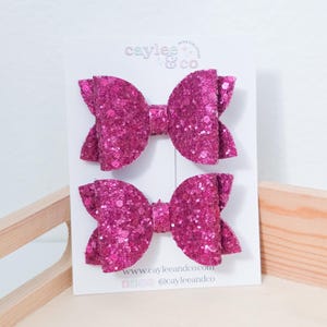 Pink Himbeere Schweinchen Schleifen Set | Zopf-Haarbögen | Schweinchen Bogen Set | Mini Bögen | Haarspange | Mädchen Haarschleife | Glitzer Bögen