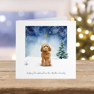 Gepersonaliseerde kerstkaart met een Cockapoo: Kerstkaart met een hond in aquarel