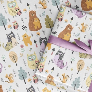 Carta da regalo per bambini con orso e gatto, carta moderna contemporanea, carta da regalo per la festa della mamma, carta da regalo per la festa del papà, mamma papà bambino