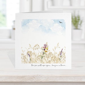 Carte commémorative de carte de sympathie, carte de deuil de condoléances avec des fleurs sauvages des champs d'aquarelle, personnalisez les mots avant si nécessaire