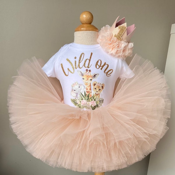 Peach Wild One Geburtstags-Outfit.