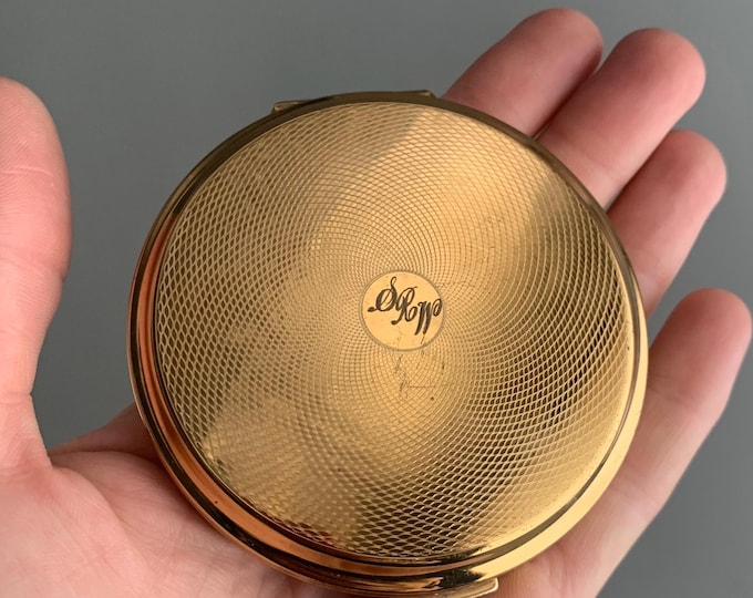 Stratton  powder compact with S R W engraved initials