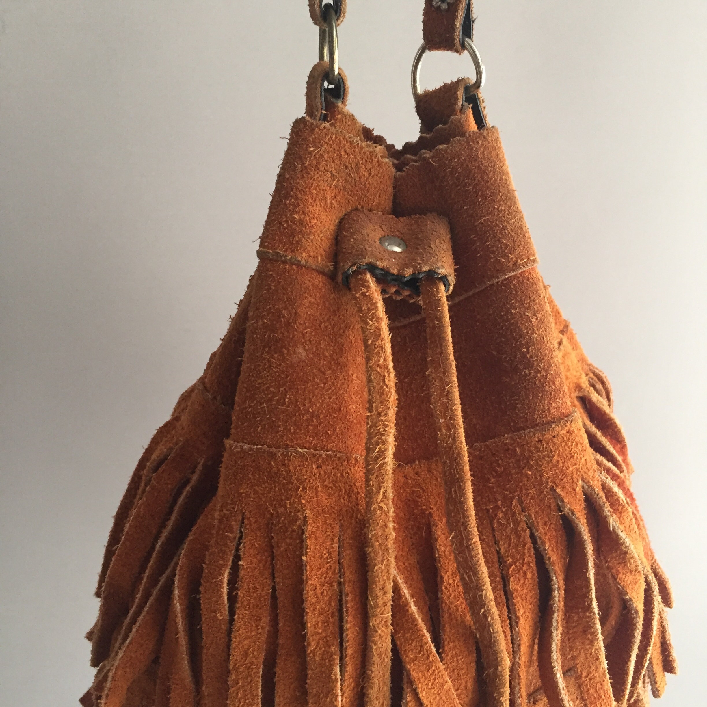 suede tassel shoulder bucket bag