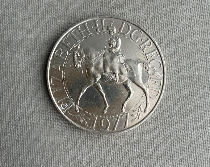 1977 Queen Elizabeth II Silver Jubilee 25 New Pence Crown Coin (Copper-Nickel)