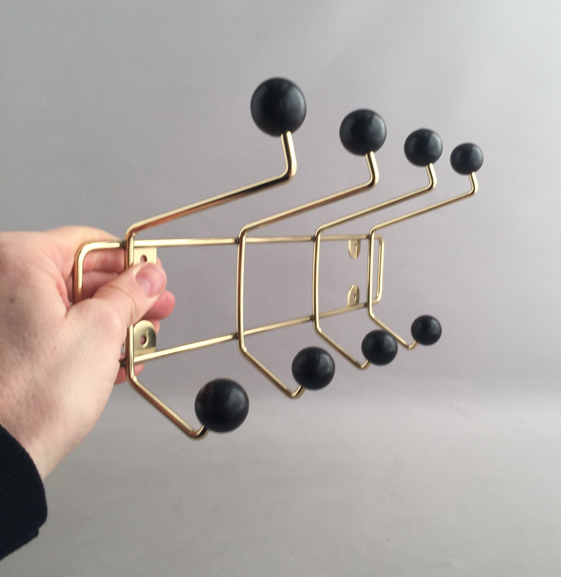 Atomic coat hooks