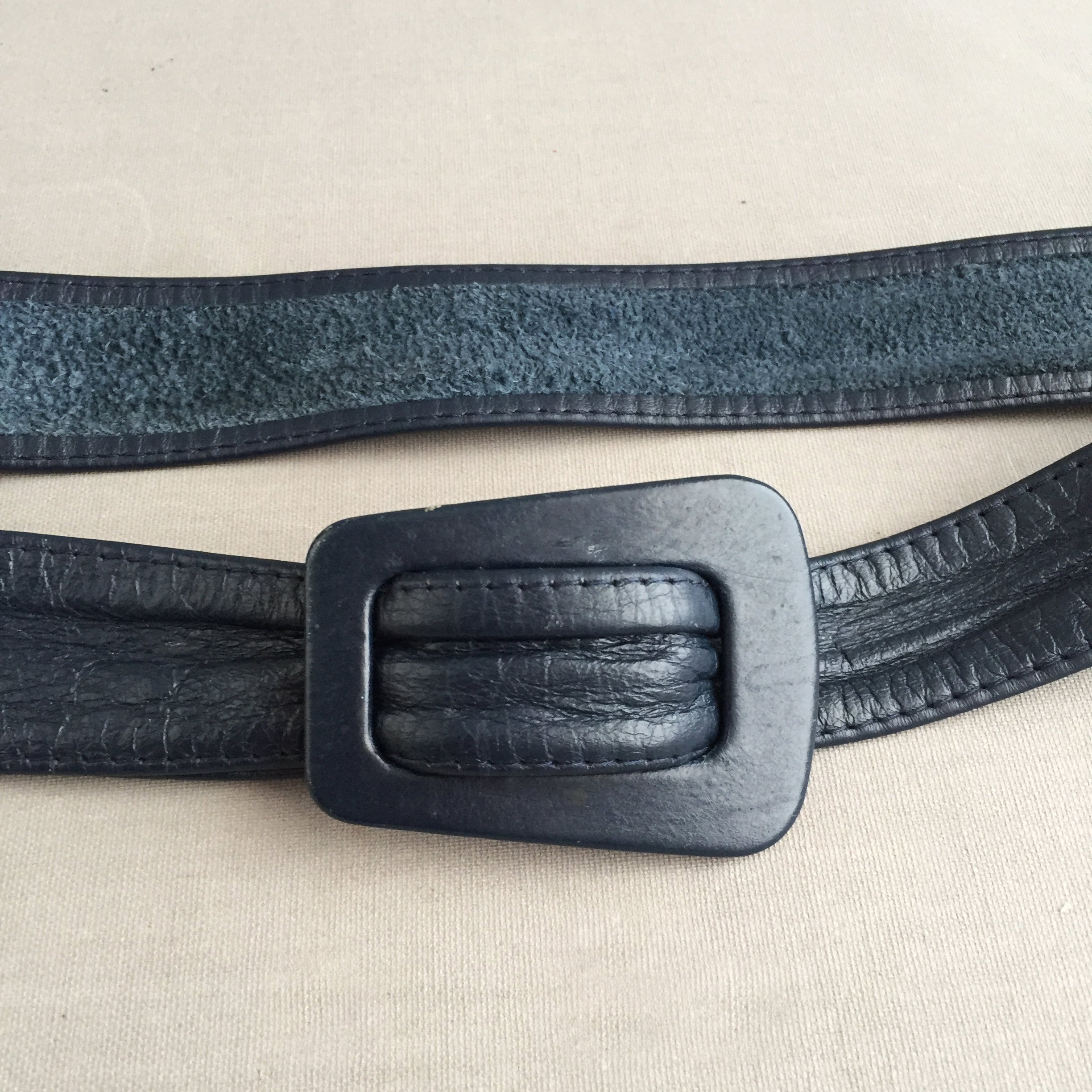 1970s navy leather belt