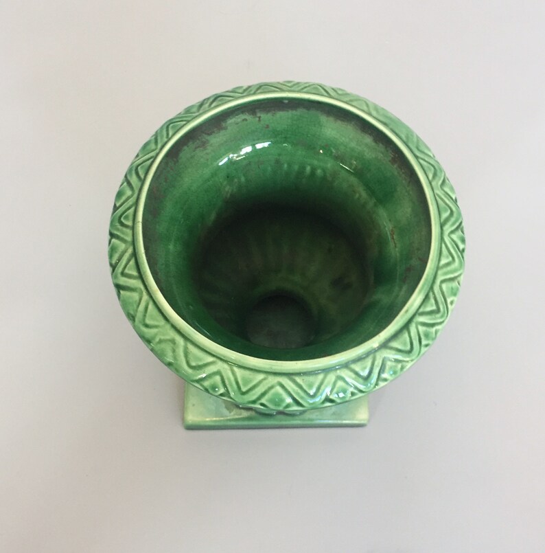 1950s Green ceramic Urn by Elaine Goddard