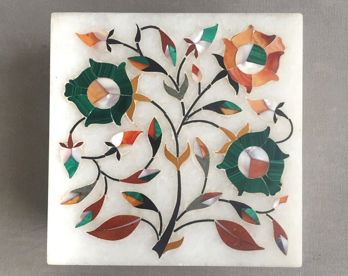 marble Pietra dura box with decorative inlaid stone