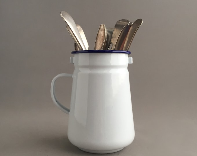 Enamel utensil holder