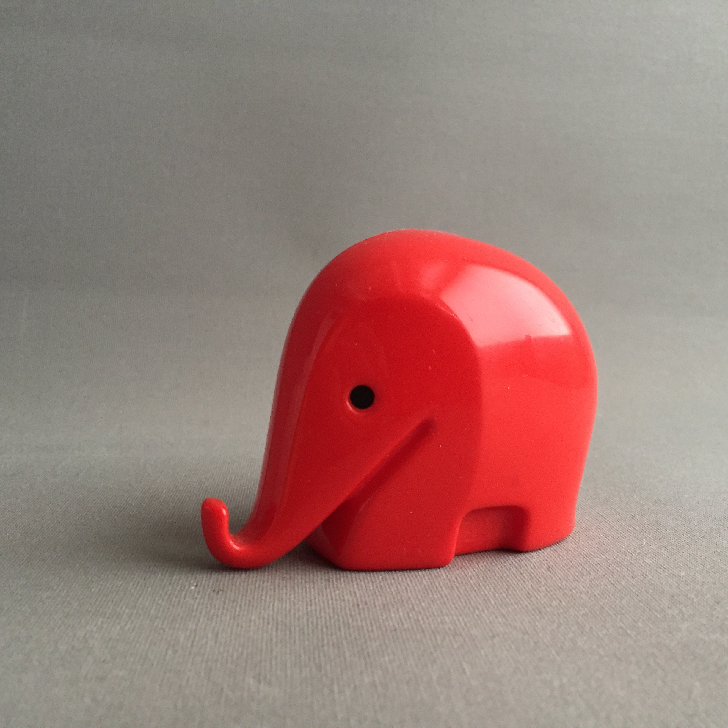 Plastic elephant clearance toy box