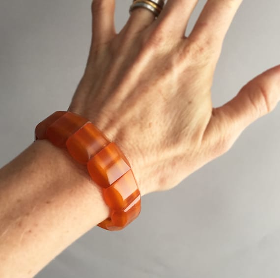 Vintage Honey Bakelite Stretch Bracelet: 1950s Tr… - image 1