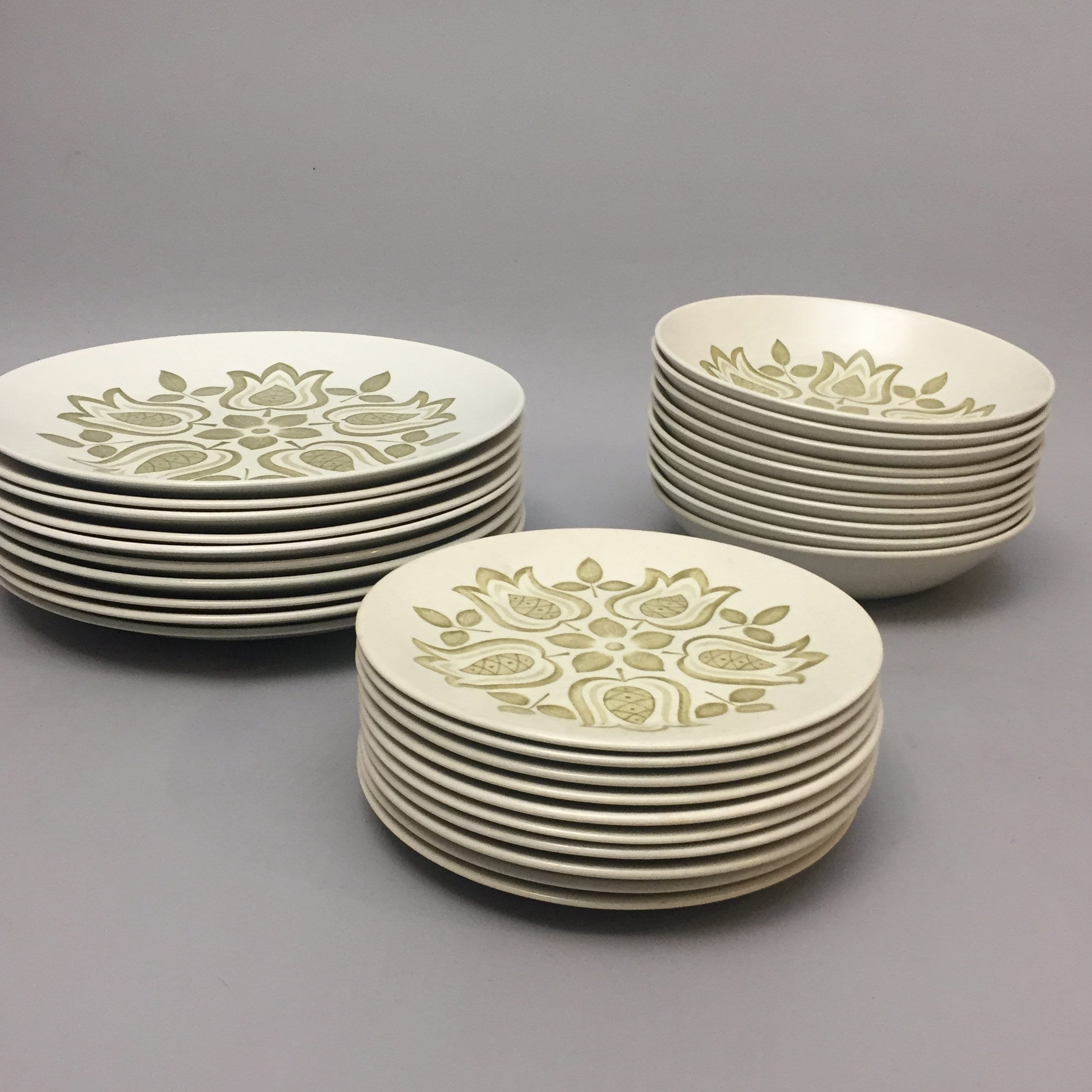 1970s dinner plate set