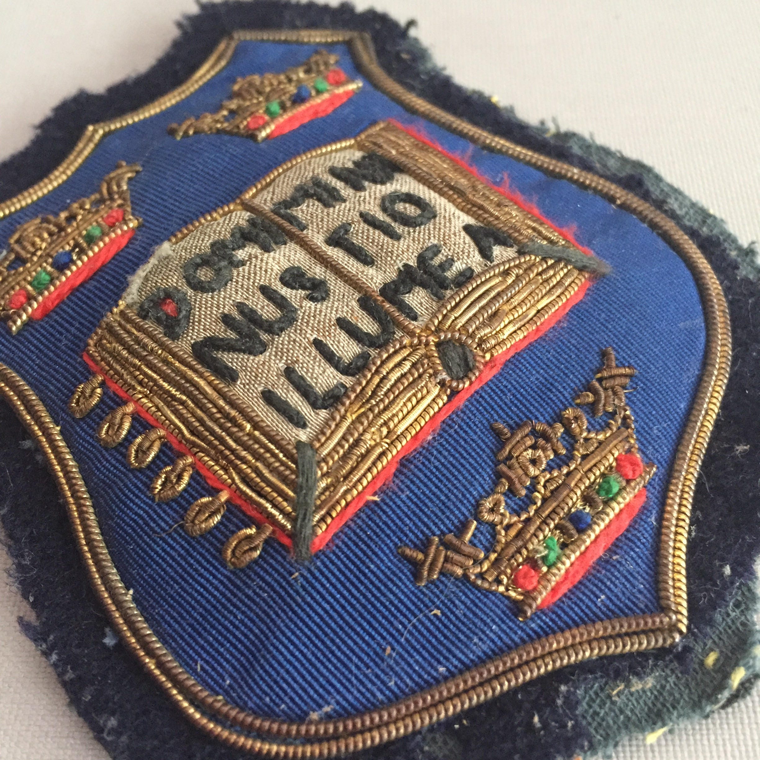 vintage embroiderd Oxford university coat of arms badge