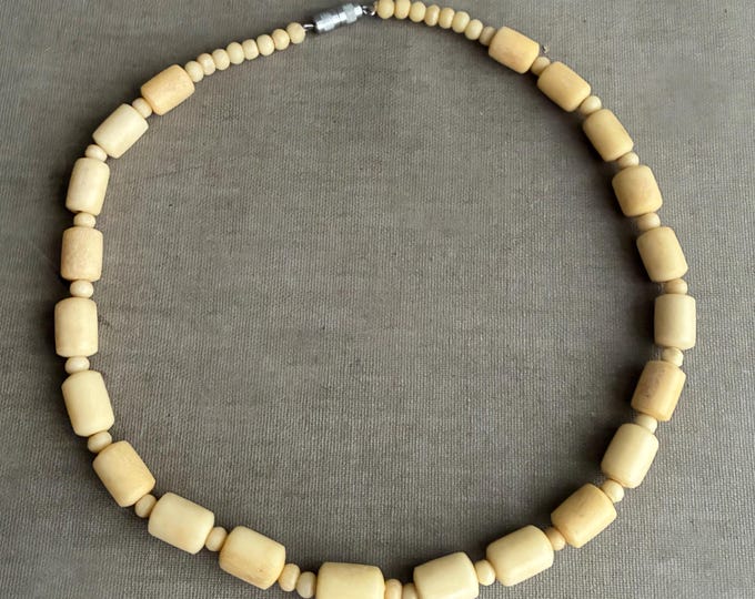 1940s bead choker