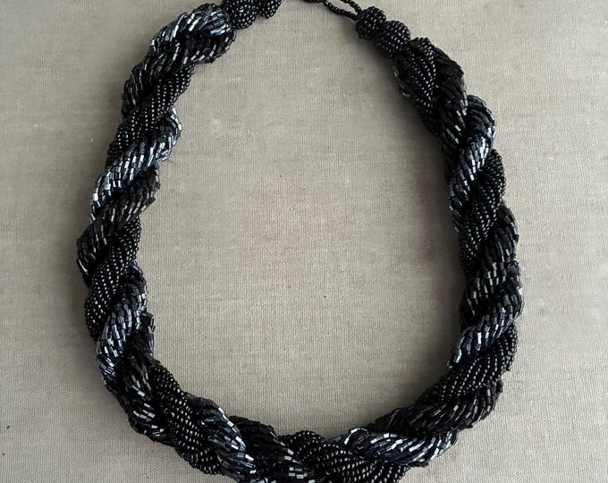 Twisted glass bead chunky choker