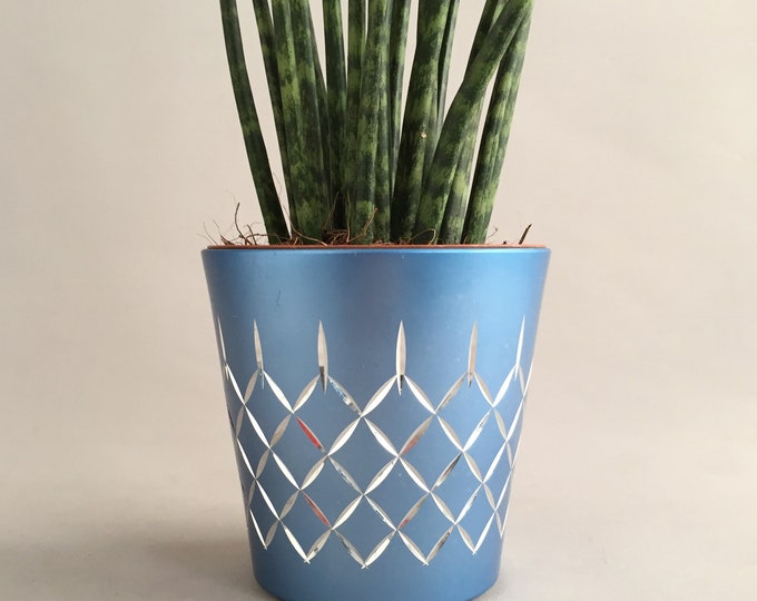 Conrah small  modernist plant pot
