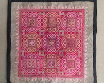 ヴィンテージモン族の布刺繍：アジアの民芸品タペストリー壁掛け