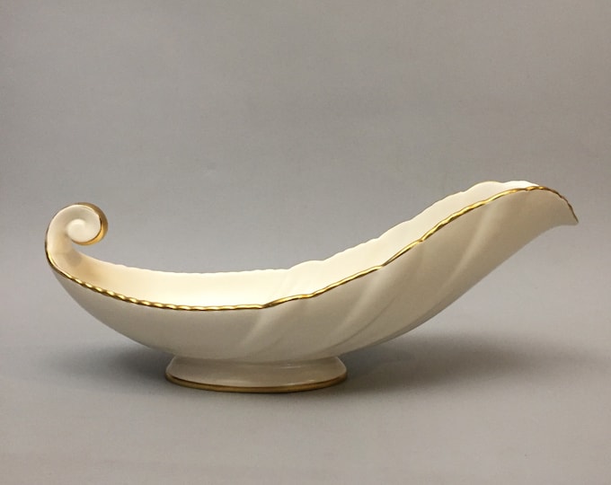 1950s Carltonware ceramic leaf dish