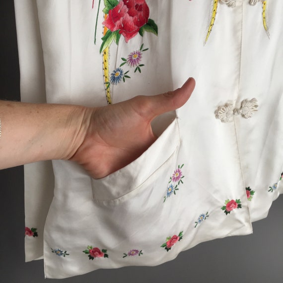 1940s pure silk embroidered jacket - image 6