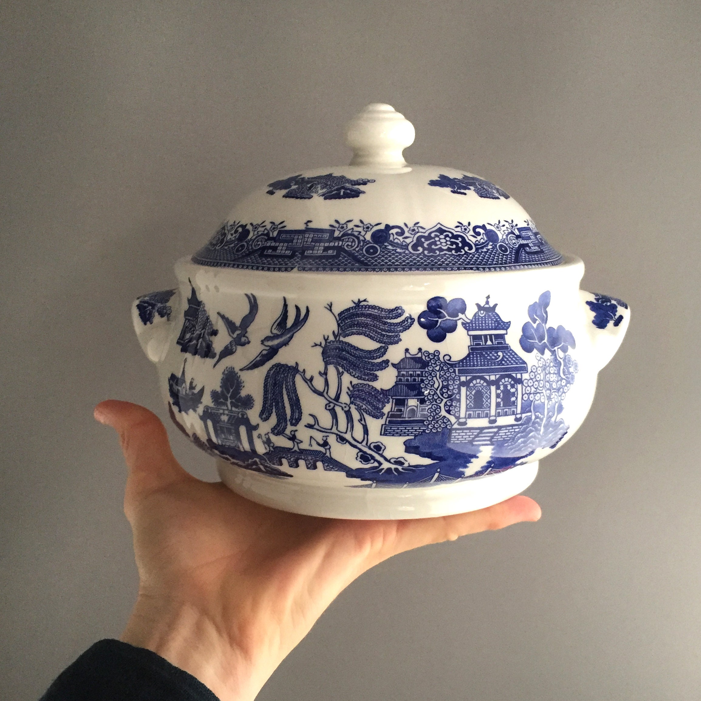 Blue willow clearance tureen