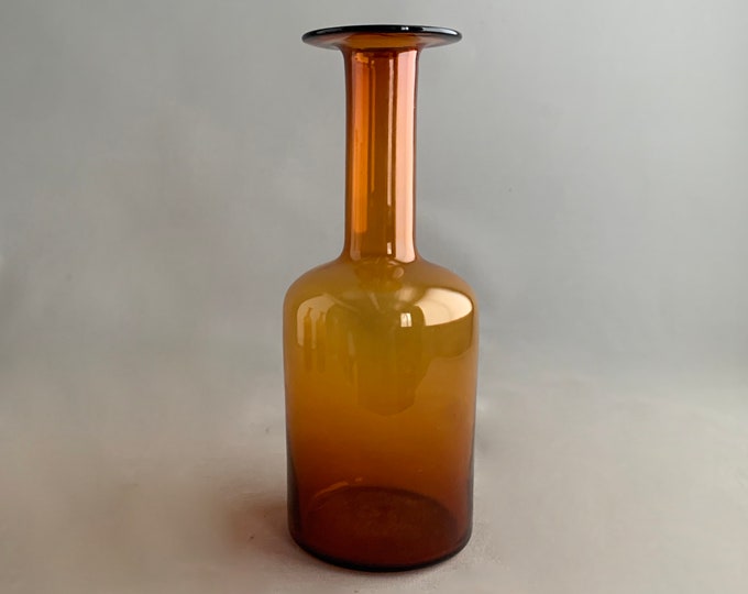 Holmegaard Amber Gul vase by Otto Bauer