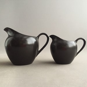 kleines schwarzes Meakin Keramik Krug Set