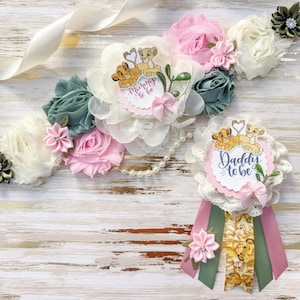 König der Löwen Mami to be Sash und Daddy Pin Set - Simba und Nala Babyparty Dekoration, Dschungel Safari Thema für werdende Eltern