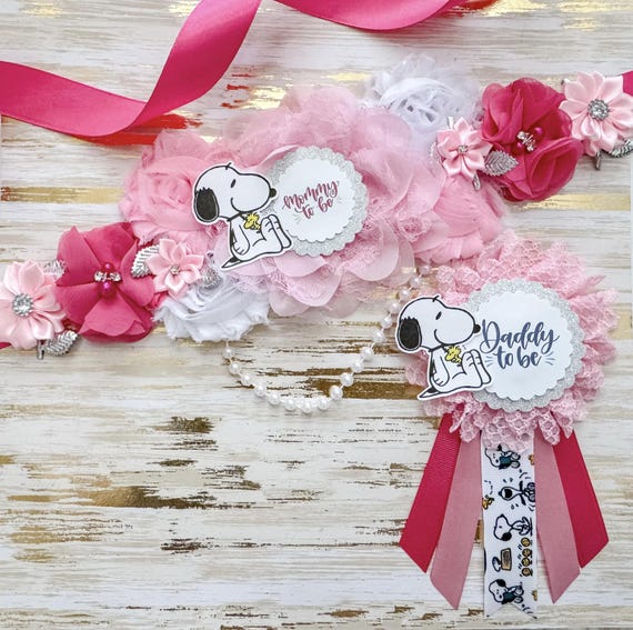 Snoopy Baby Shower Mommy to Be Sash & Daddy to Be Pin Set – Pink