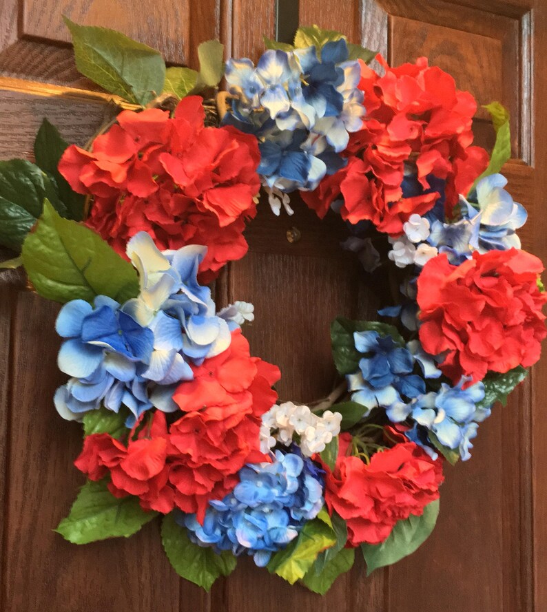 Stunning Hydraegea Wreath with Babys Breath
