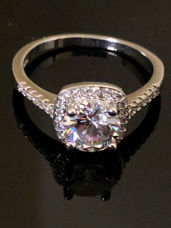 2 carat cubic zirconia ring