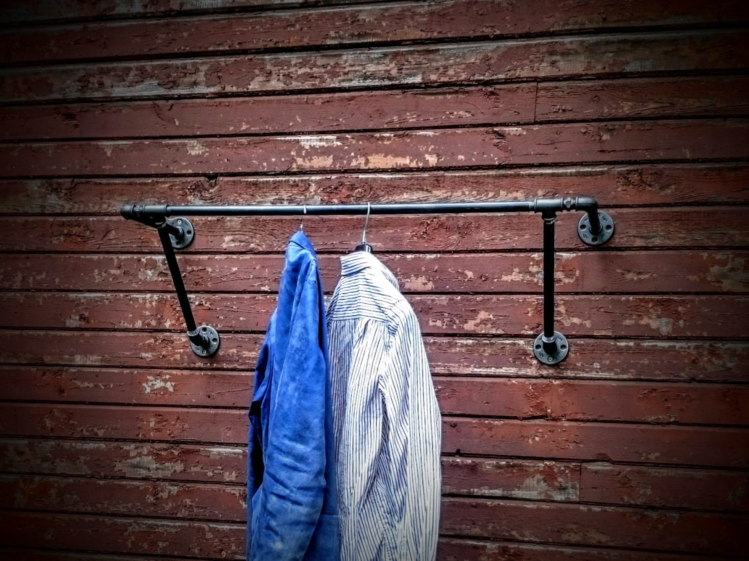 Estante de ropa montado en la pared de servicio pesado riel | Etsy