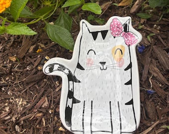 Whiskered Charm Ceramic Cat Dish – Pink Bow Kitty Ring Holder or Trinket Tray