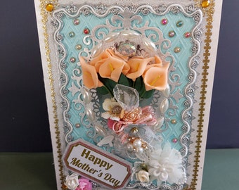 Tarjeta personalizada de lujo para mamá, mamá, abuela, nana, esposa, hija. Elegante tarjeta del Día de la Madre con ramo, encaje, perlas y broches.