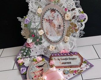 Romántica tarjeta de cumpleaños de caballete con cinta rosa, broche, muchas flores y perlas. Tarjeta personalizada 'Para mi Hermosa Hija.