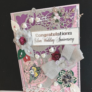 Tarjeta de aniversario de plata personalizada de lujo. Romántica tarjeta de amor con flores. Regalo de cumpleaños. Regalo para un día especial.