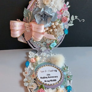 Tarjeta de aniversario de lujo, ovalada. Tarjeta de caballete personalizada para una pareja, compañeros, padres, amigos. Tarjeta de cumpleaños única, en color plata perla.