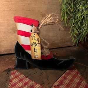 Primitive Witch Shoes HALLOWEEN FALL Country Cupboard Tuck Grubby Shelf Sitter
