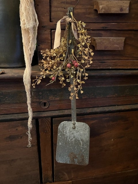 Primitive Easter Bunny Rabbit Early Look Peg Hanger Homestead Make Do Twig Frame #1 Primitive Easter Bunny Rabbit Early Look Peg Hanger Homestead Make Do Twig Frame #1