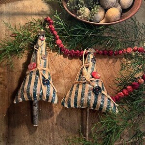 Primitive Christmas Tree Grubby Bowl Fillers Set of TWO Ornies Cabin Early Look