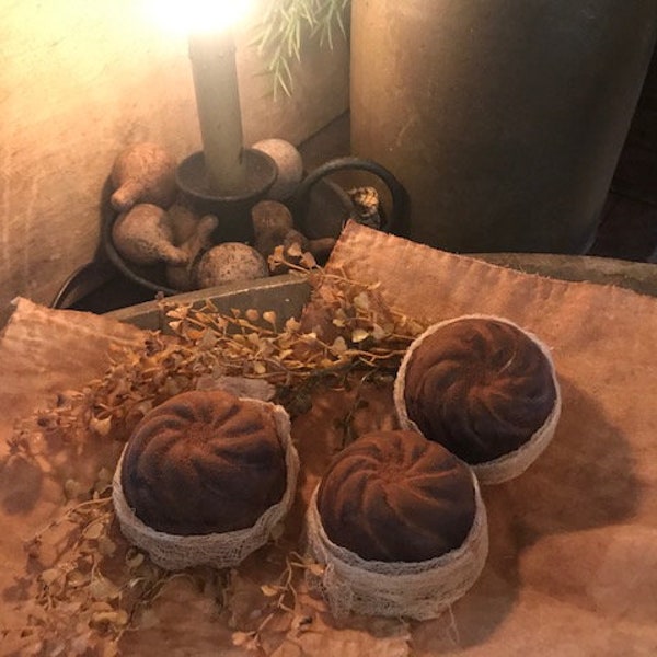 Primitive Pantry Muffin Cakes Set Of THREE Early Look Cupboard Tuck Prairie Grubby Blackened Wax Homestead Bowl Filler