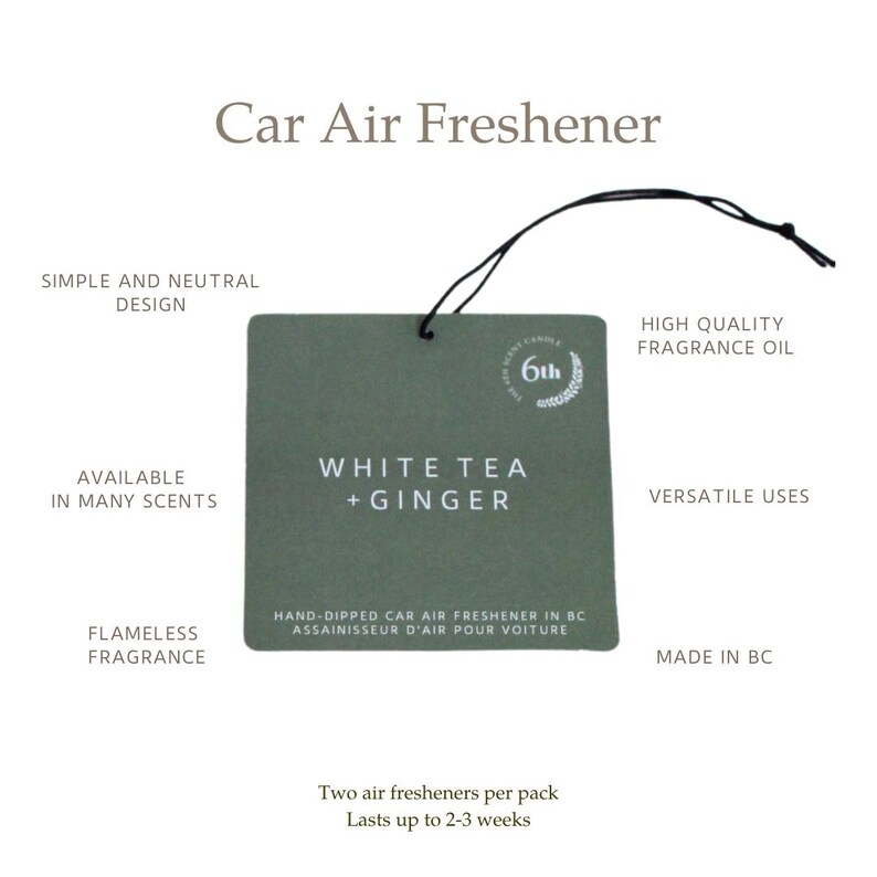 Puede incluir: Ambientador de coche verde con texto blanco que dice "White Tea + Ginger". El ambientador est&aacute; hecho a mano y fabricado en BC. Est&aacute; disponible en muchos aromas y dura hasta 2-3 semanas.