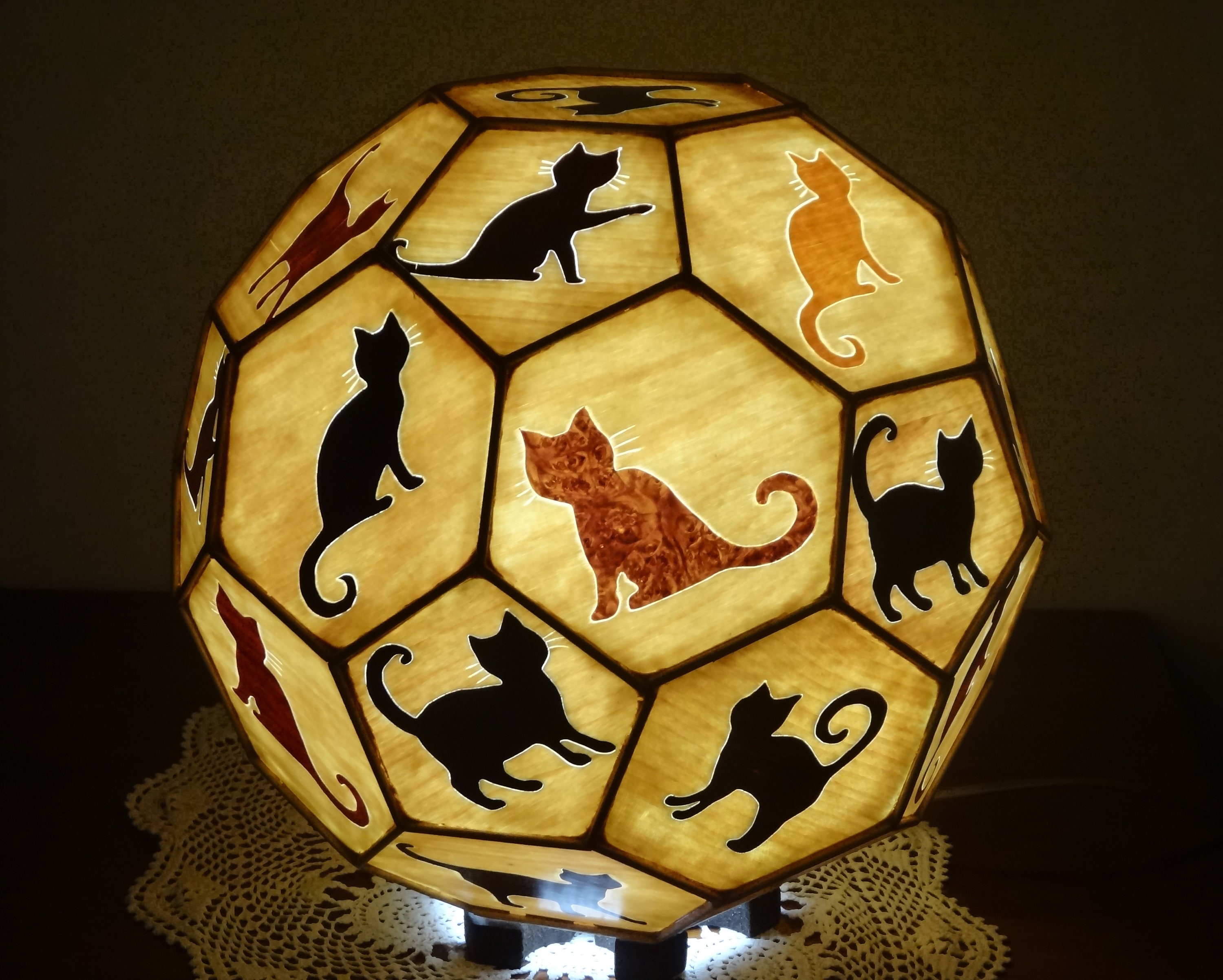 Lampe d'ambiance Marqueterie Bois Chats Ht 30cm