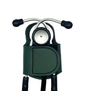BATCLIP – Vert – L&#39;étui original en cuir pour stéthoscope | Fait main dans le Maine | Clip de hanche personnalisé | Plus de port de cou ou de perte