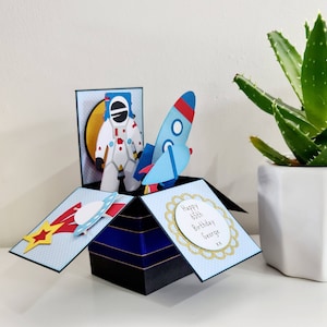 Biglietto di compleanno pop-up personalizzato con spazio, biglietto con scatola spaziale fatto a mano