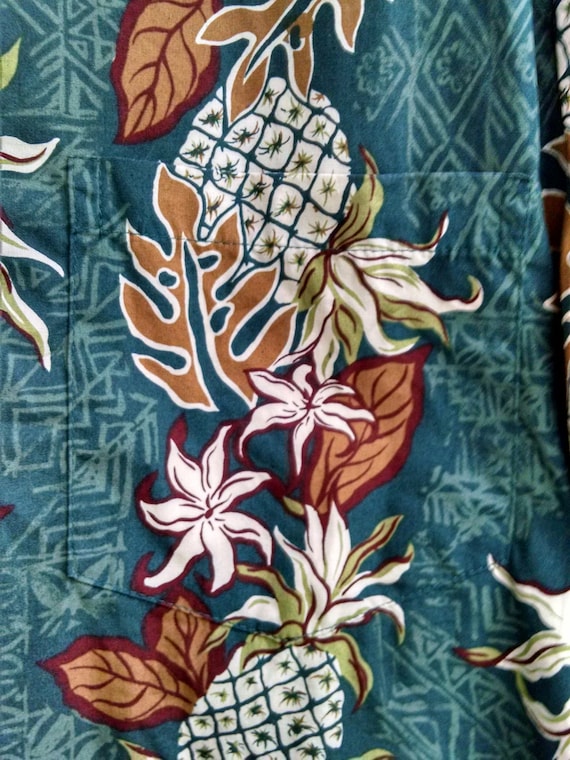 Beautifully Patterned Vintage Hawaiian Shirt