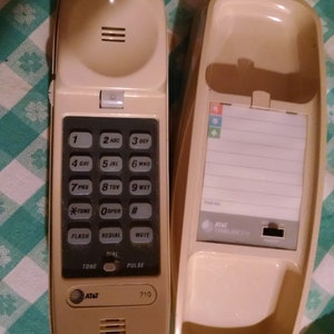 Cute Authentic AT&T Fully Functional Push Button Trimline 210 Telephone