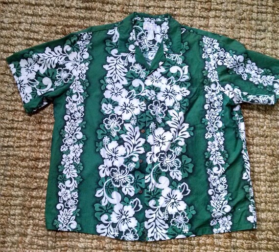 Vintage Hawaiian Shirt with Coconut Buttons - image 2